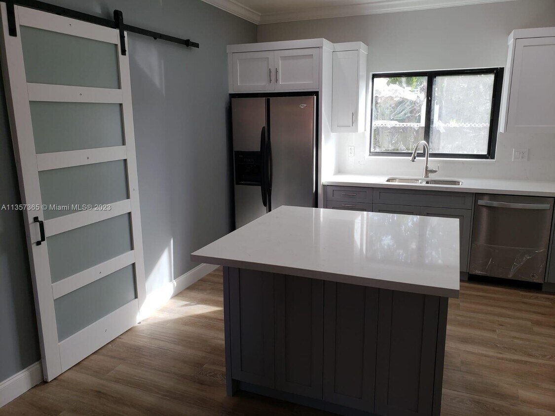 Foto del edificio - 1023 SW 12th Ct