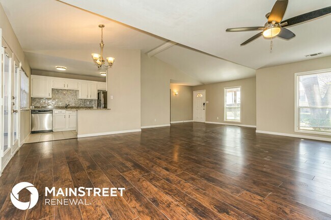 Foto del edificio - 527 Red Oak Dr