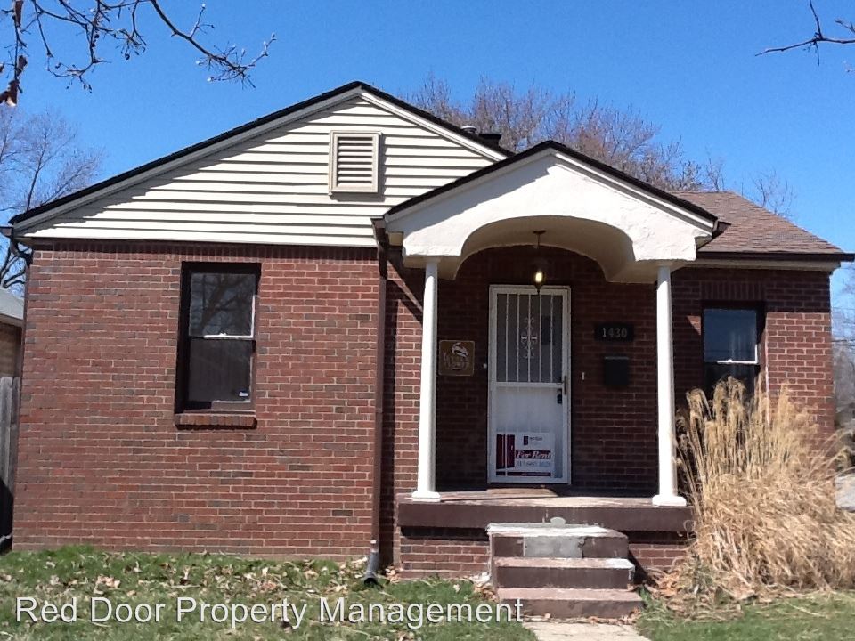 Primary Photo - 1430 N Gladstone Ave