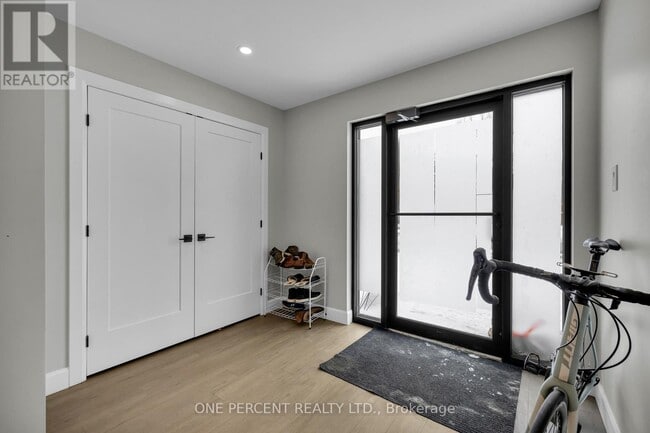 Photo du bâtiment - 6610 Fourth Line Rd