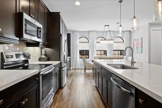 Foto del edificio - 619 Windward Cir S
