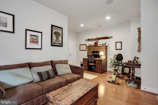 Foto del edificio - 617 E Custis Ave