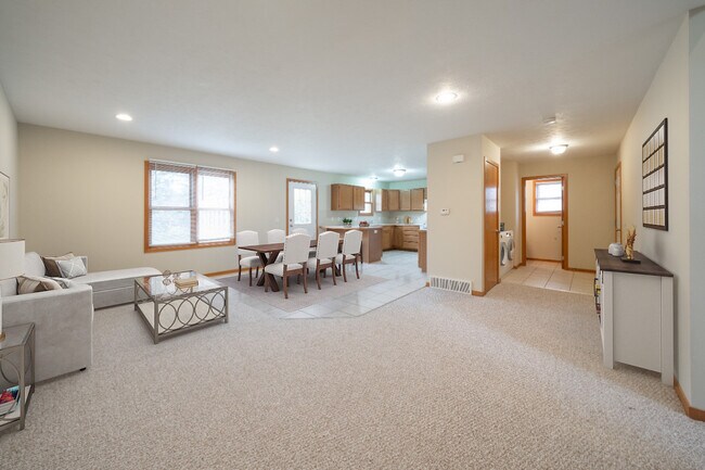 Building Photo - 1589 Crystalline Dr SE