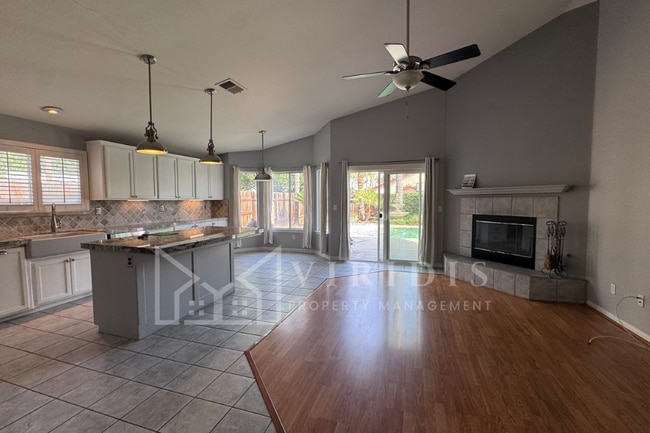 Building Photo - 10014 Brookline Woods Dr