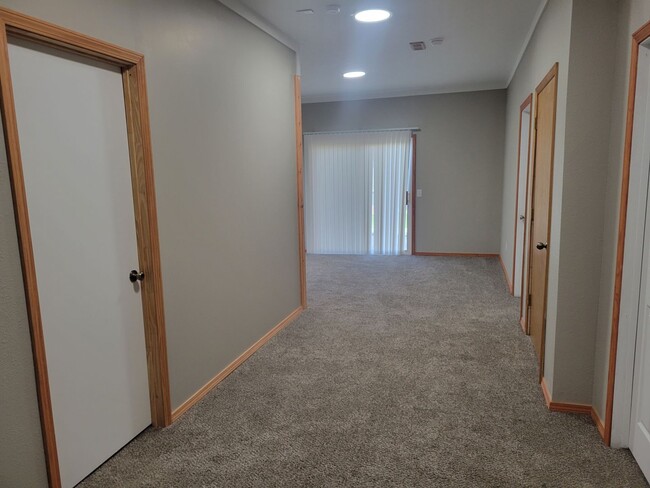 Building Photo - 4 Bedrooms! 3 Bathroom! Finished Basement!...