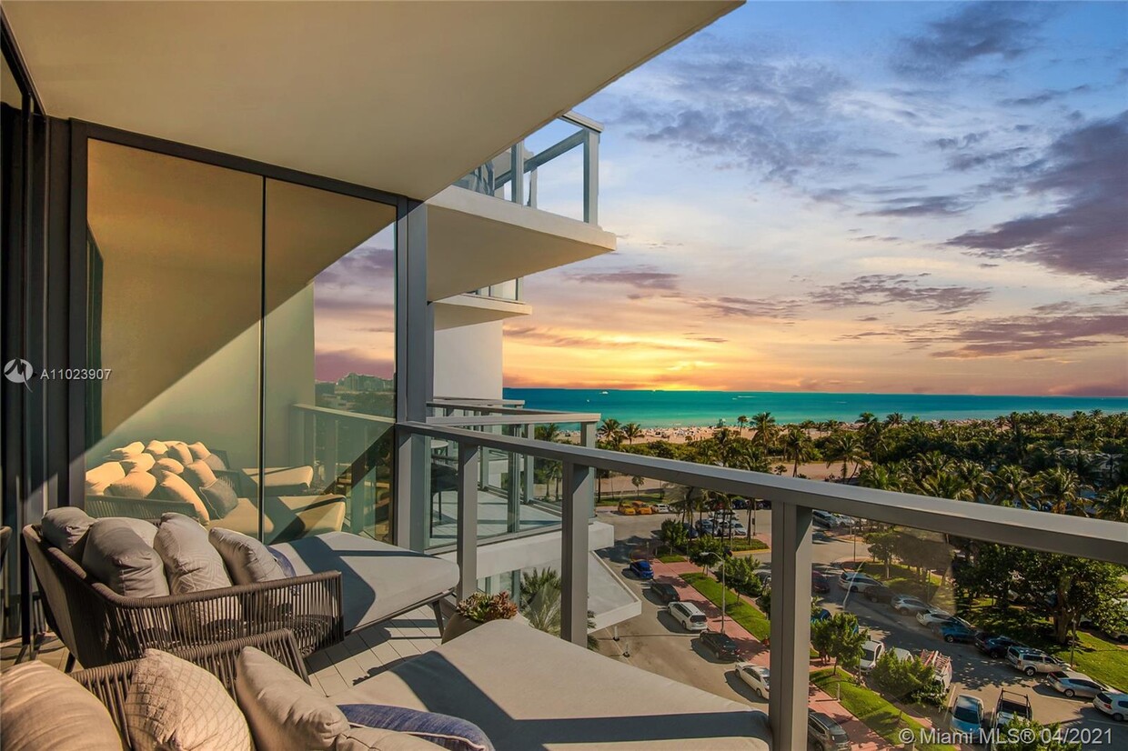 Primary Photo - 2201 Collins Ave