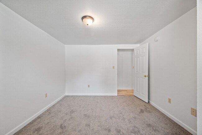 Foto del edificio - 634 Ellington Ave