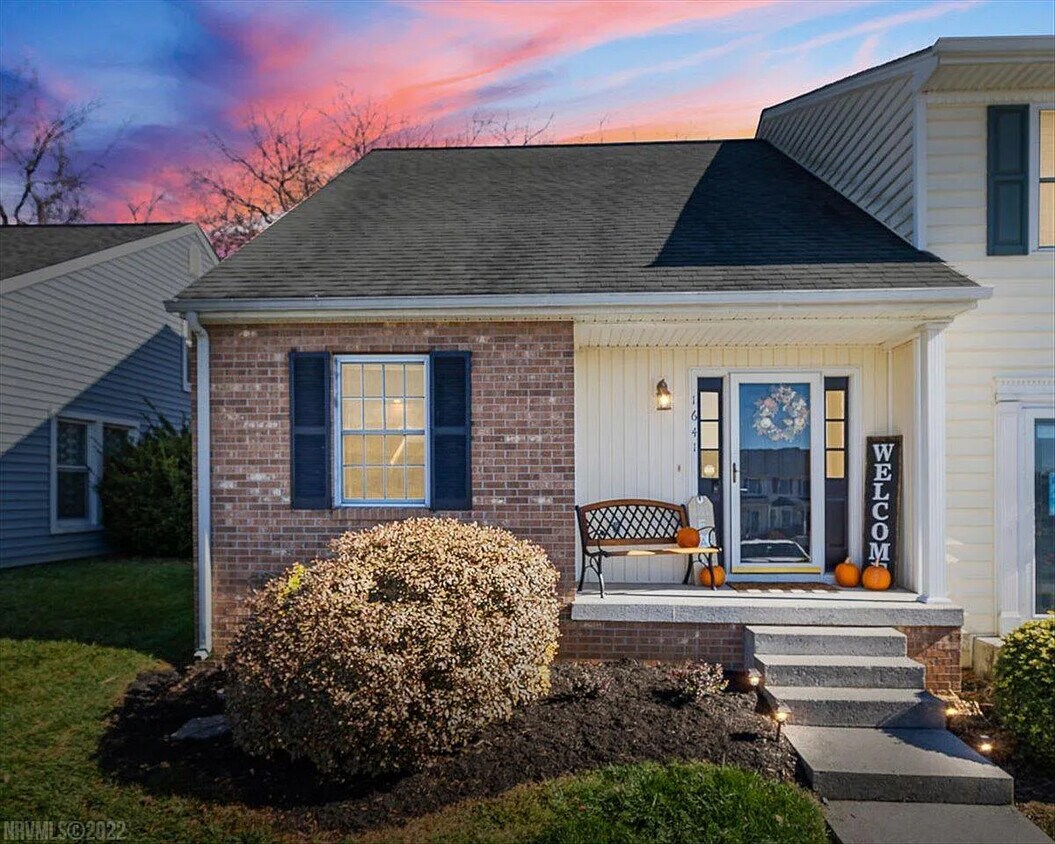 Front of House - 1641 York Dr