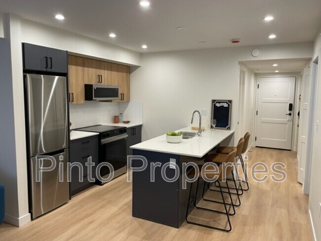 Building Photo - 8615-8108 108 St NW