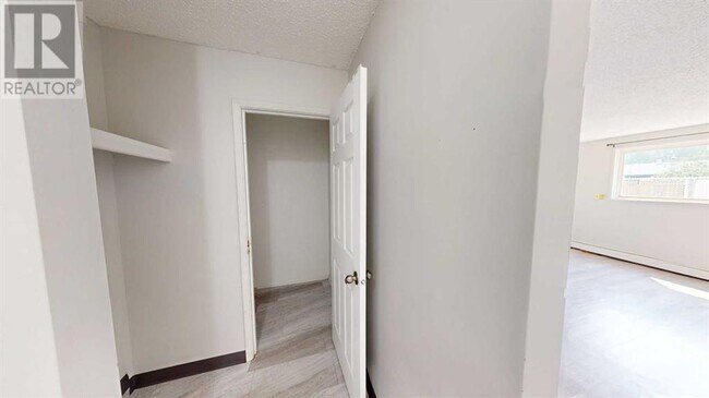 Photo du bâtiment - 9515-100 100 Ave.