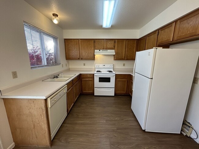 Building Photo - Discover Easy Living in This Beautifully Updated Loveland Townhome