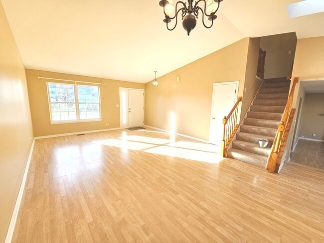 Building Photo - 2315 Meadows Ln