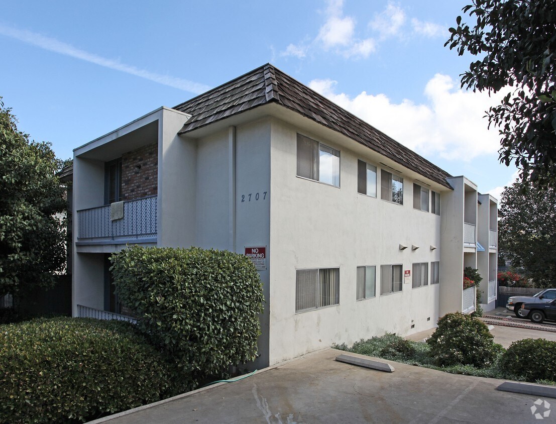 Primary Photo - 2707 Camulos St