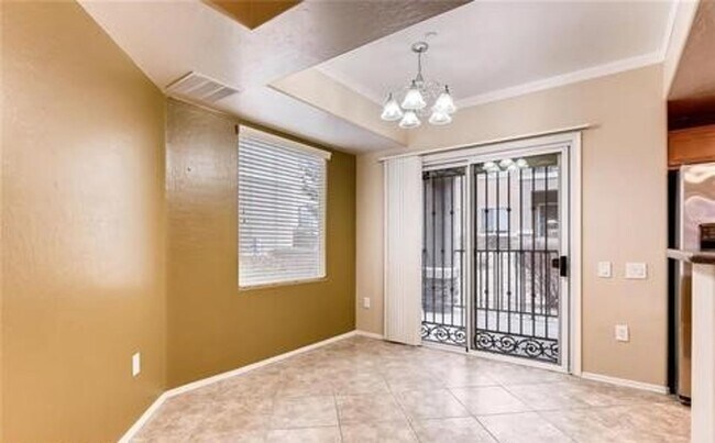 Foto del edificio - STUNNING GATED CONDO UNIT 1ST FLOOR UNIT W...