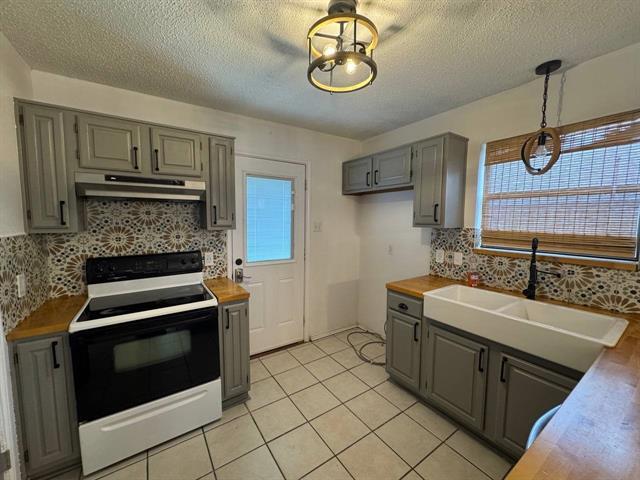 Foto del edificio - 703 Red Oak Dr