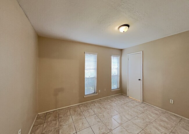 Building Photo - 1202 Wunsche Loop