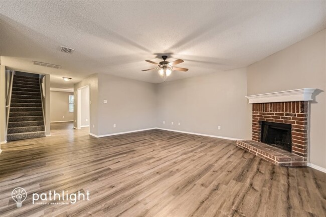 Building Photo - 2600 Shorecrest Dr