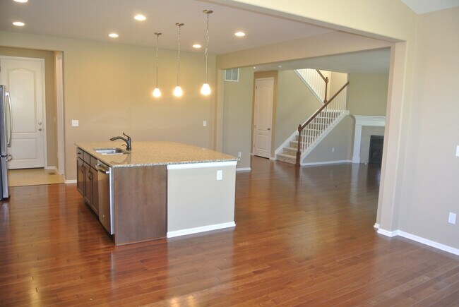 Building Photo - 5Bed/3.5Bath Home in Blackstone Country Club Community