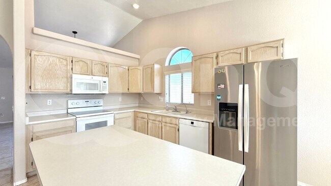 Building Photo - 819 E Cindy St