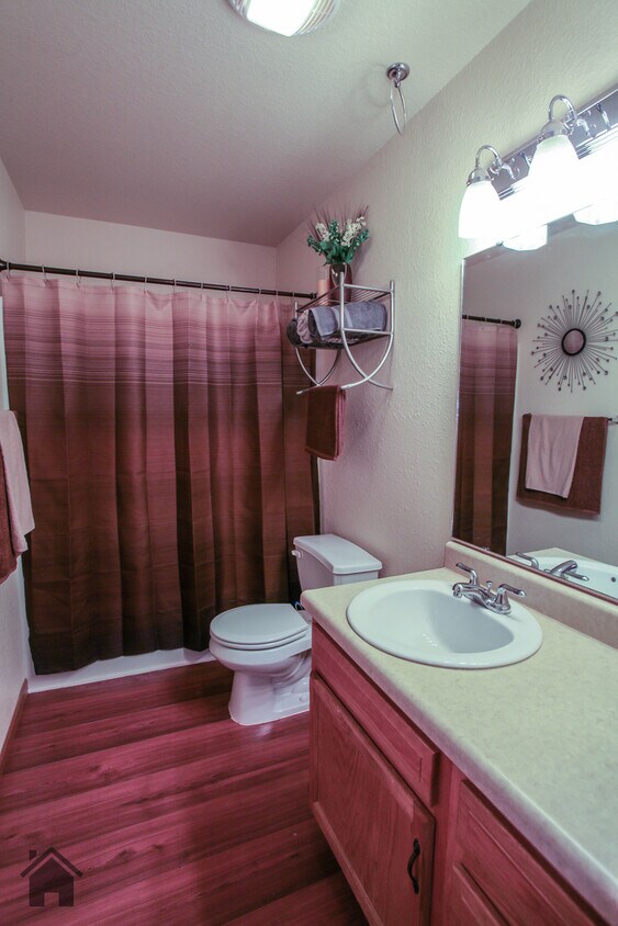 Foto principal - **FENCED YARD**BEDROOMS W/LVP FLOORING Ava...