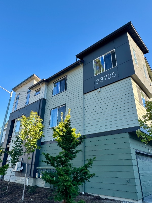 Building Photo - 23705 8th Dr SE