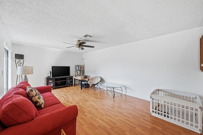 Foto del edificio - 2498 NW 99th Ave