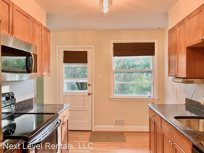 Building Photo - 3 br, 2.5 bath House - 4322 Federal Street