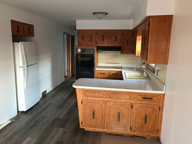 Kitchen - 6700 W 63rd St