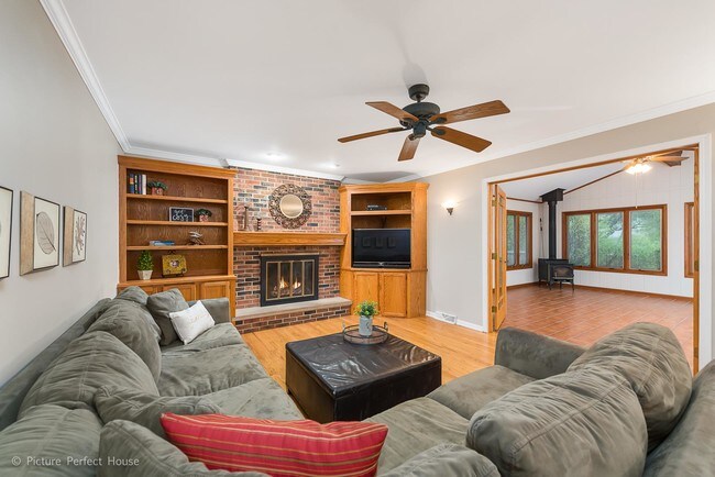Building Photo - 5 bedroom in Naperville IL 60540