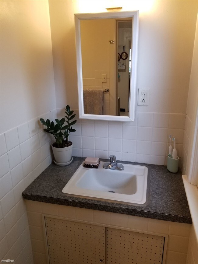 Foto del edificio - 1 br, 1 bath Apartment - 314 Packard St 1