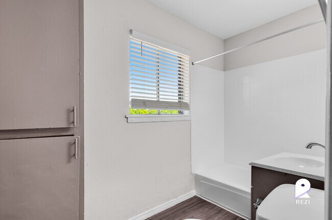 Foto del edificio - 8217 Fulton St