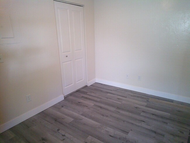 Building Photo - Spacious two-bedroom, 2-bath with a bonus ...