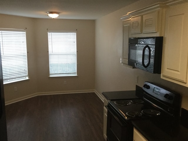 Foto del edificio - 28829 Sulphur River Ct