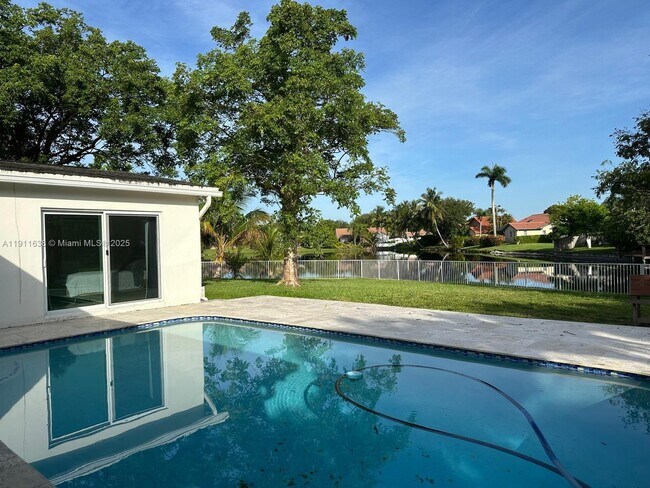 Foto del edificio - 10563 NW 4th St