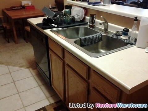 Building Photo - Available May 1st - 2 bedroom 2 bath plus loft townhome in Apple Valley