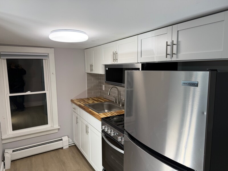 Building Photo - 100 Main St