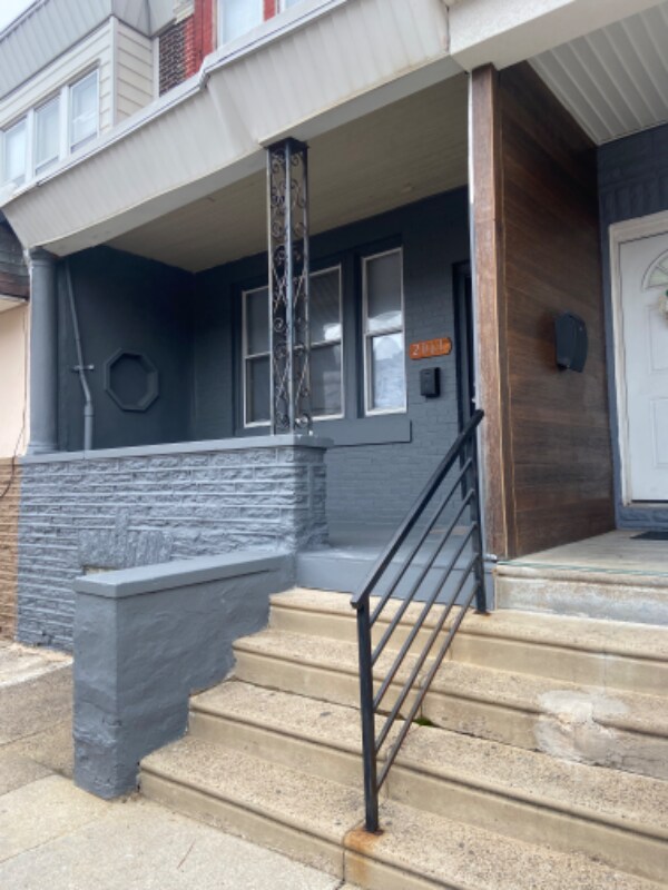 Primary Photo - 2061 E Venango St