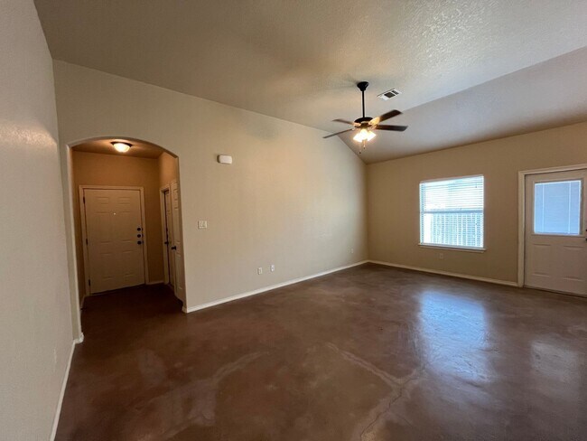 Foto del edificio - 698 Saengerhalle Rd