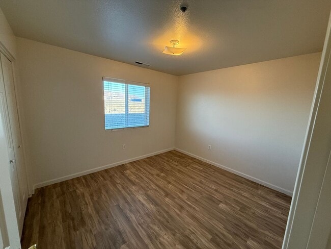 Foto del edificio - 1230 W Newlands Dr