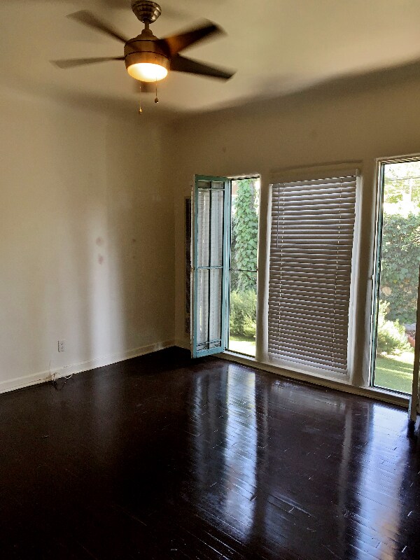 Building Photo - 806 1/5 N Poinsettia Pl