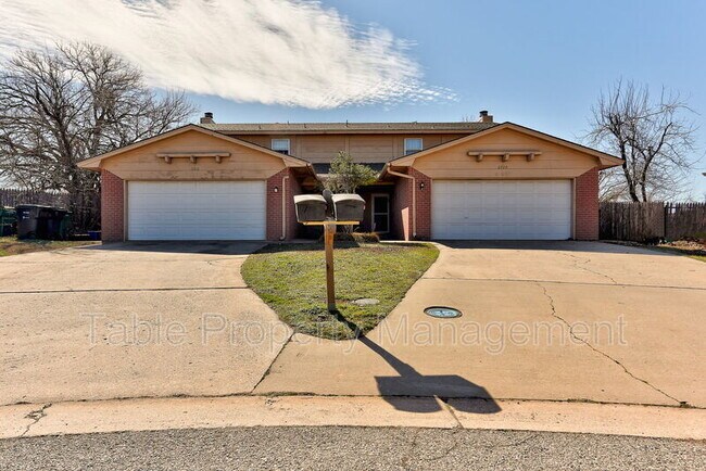 Building Photo - 6920 Woodlake Dr