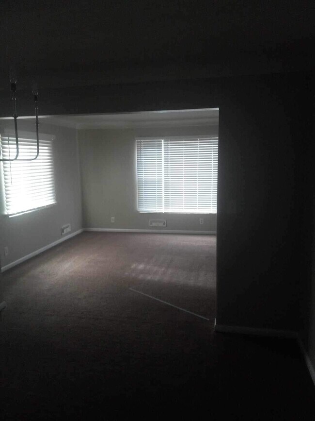 Foto del edificio - 2136 Secor Rd