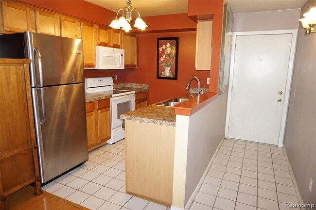 Foto del edificio - 27991 Rollcrest Rd