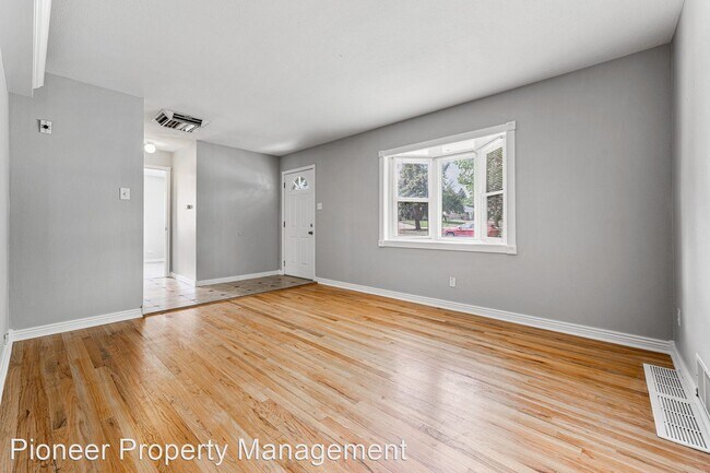 Building Photo - 4 br, 1 bath House - 2788 S. King St