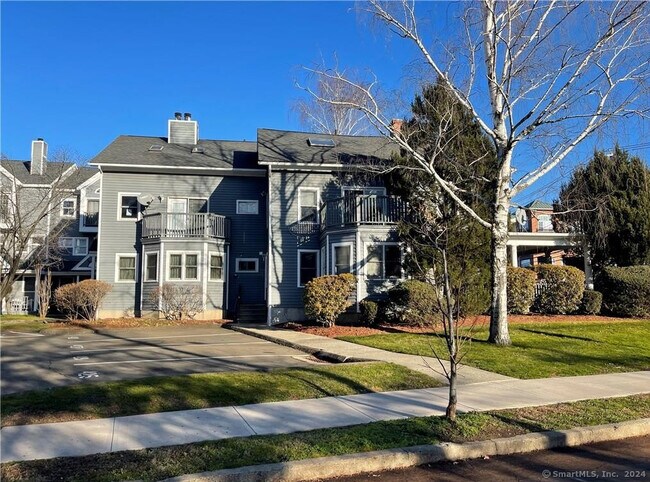Building Photo - 425 Blake St