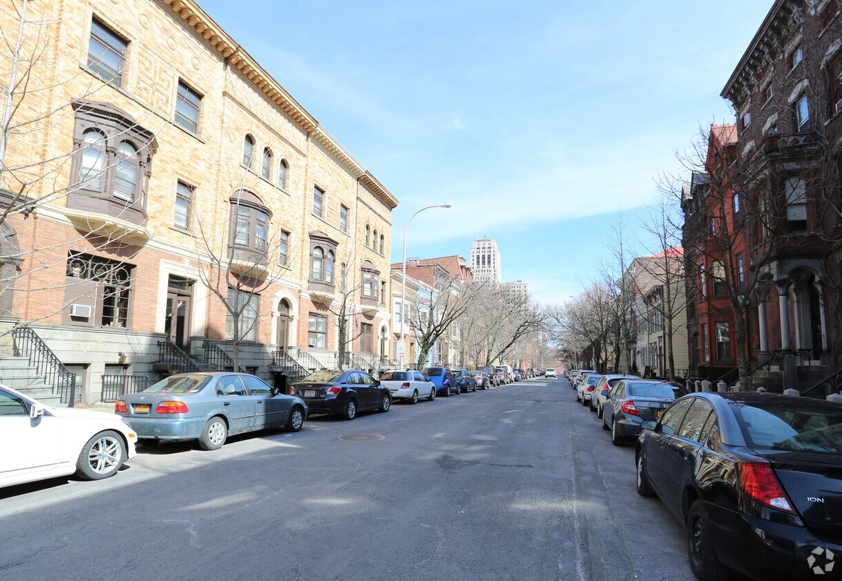 Building Photo - 345 State St