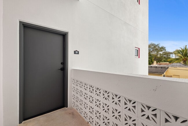 Building Photo - WN32