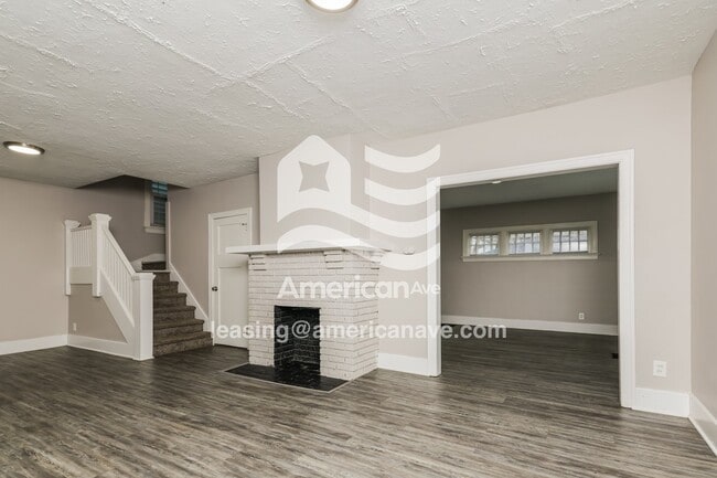 Building Photo - 133 E Elmwood Ave