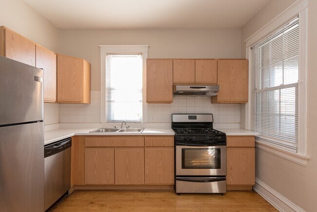 Foto del edificio - 1440 W Addison St