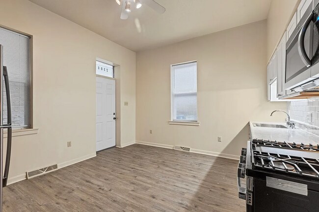 Foto del edificio - 2306 E Carson St